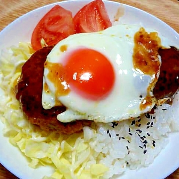 目玉焼き乗せ照り焼きバーグのワンプレート